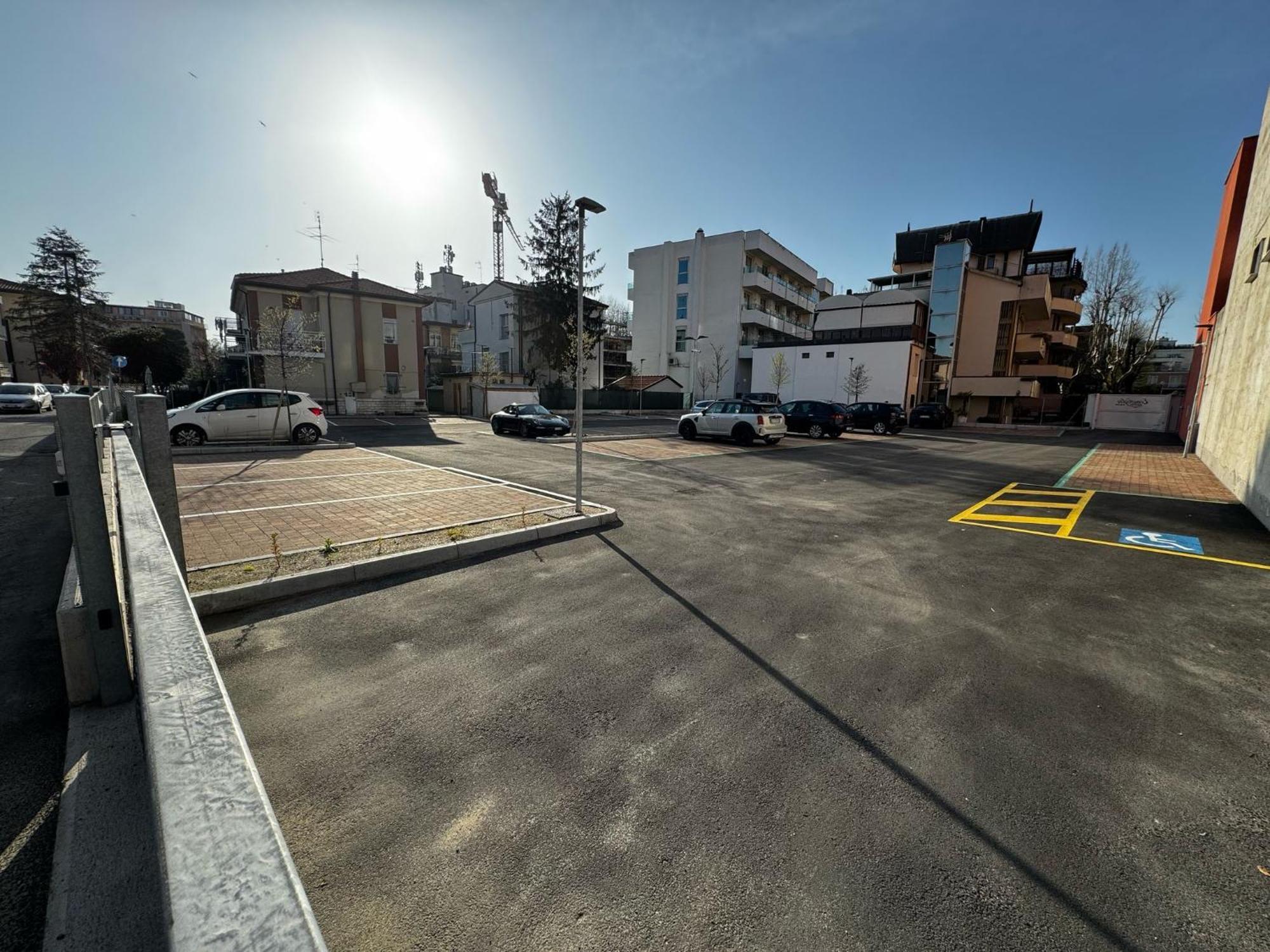 Con Posto Auto Privato A Marina Centro Mare Rímini